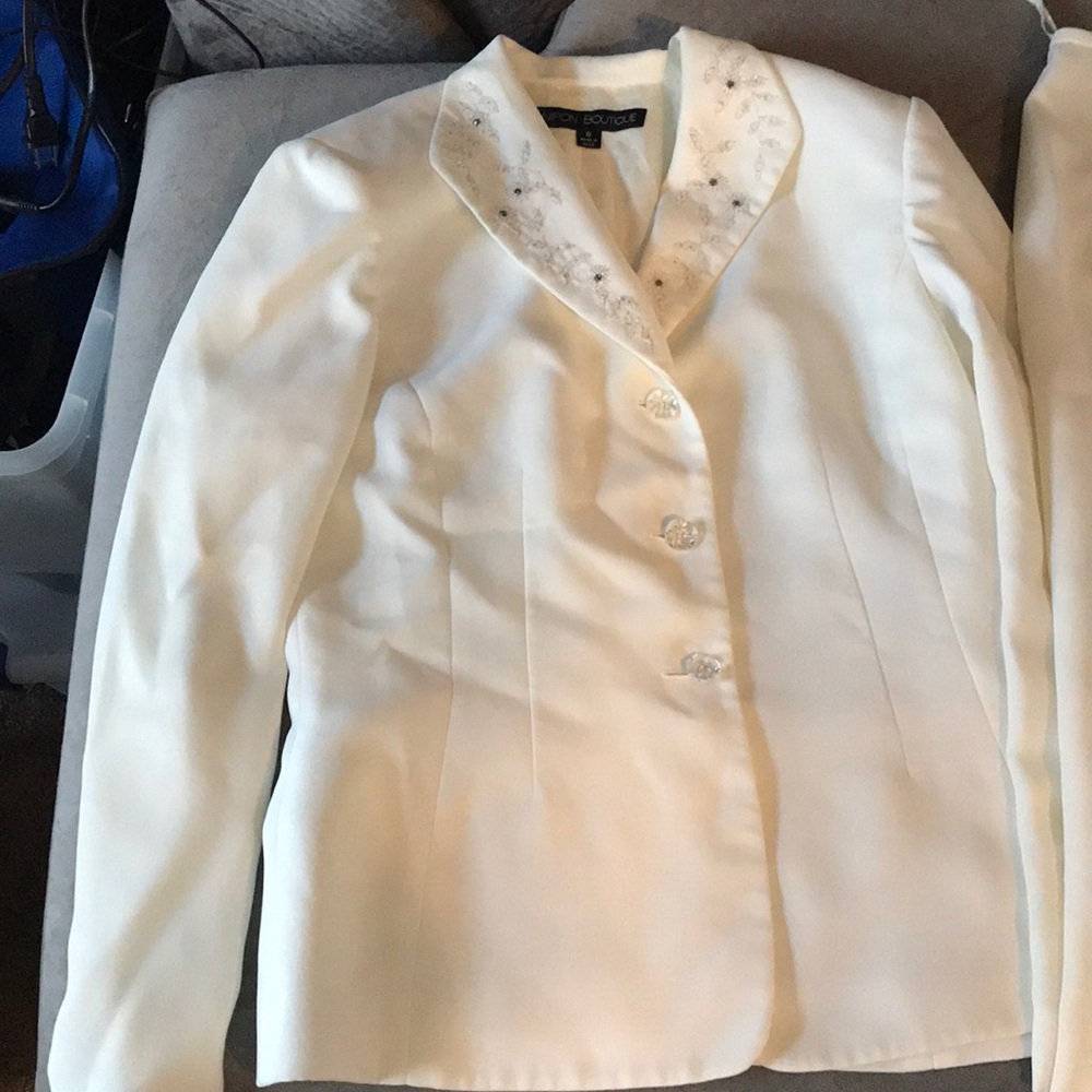 Ladies suit